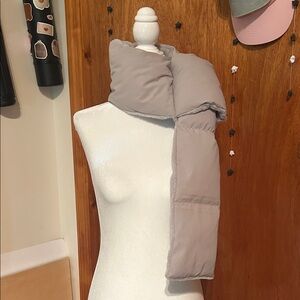 GU Unisex Gray Puffer Scarf